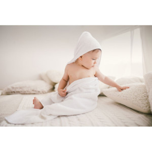 Toalla de algodón blanca con capucha para bebé