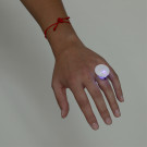 Anillo blanco con luces LED