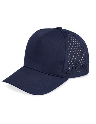 Gorra deportiva con paneles traseros perforados